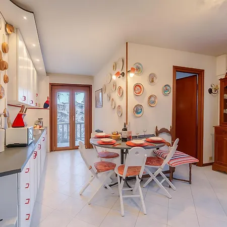 Margherita Center - Happy